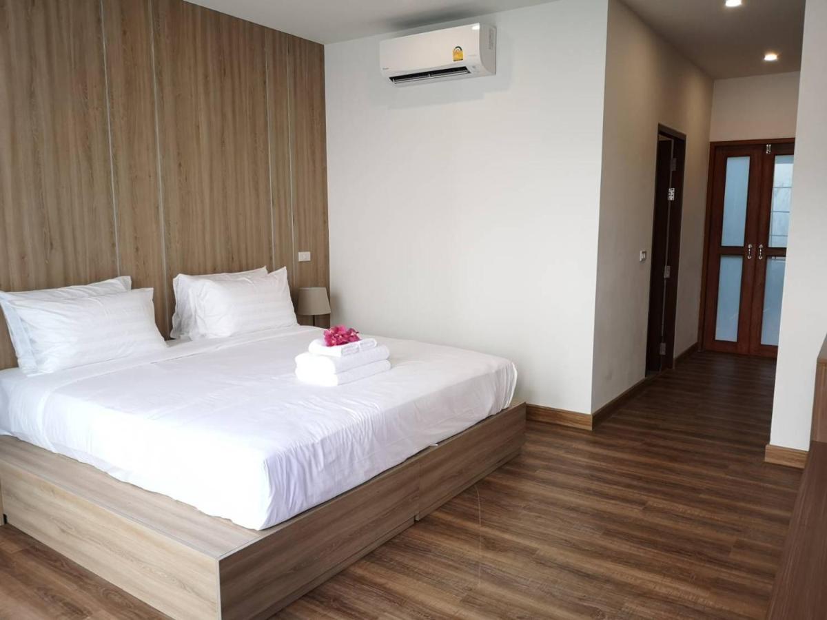 Four O'Clock Hotel Chiang Mai Extérieur photo