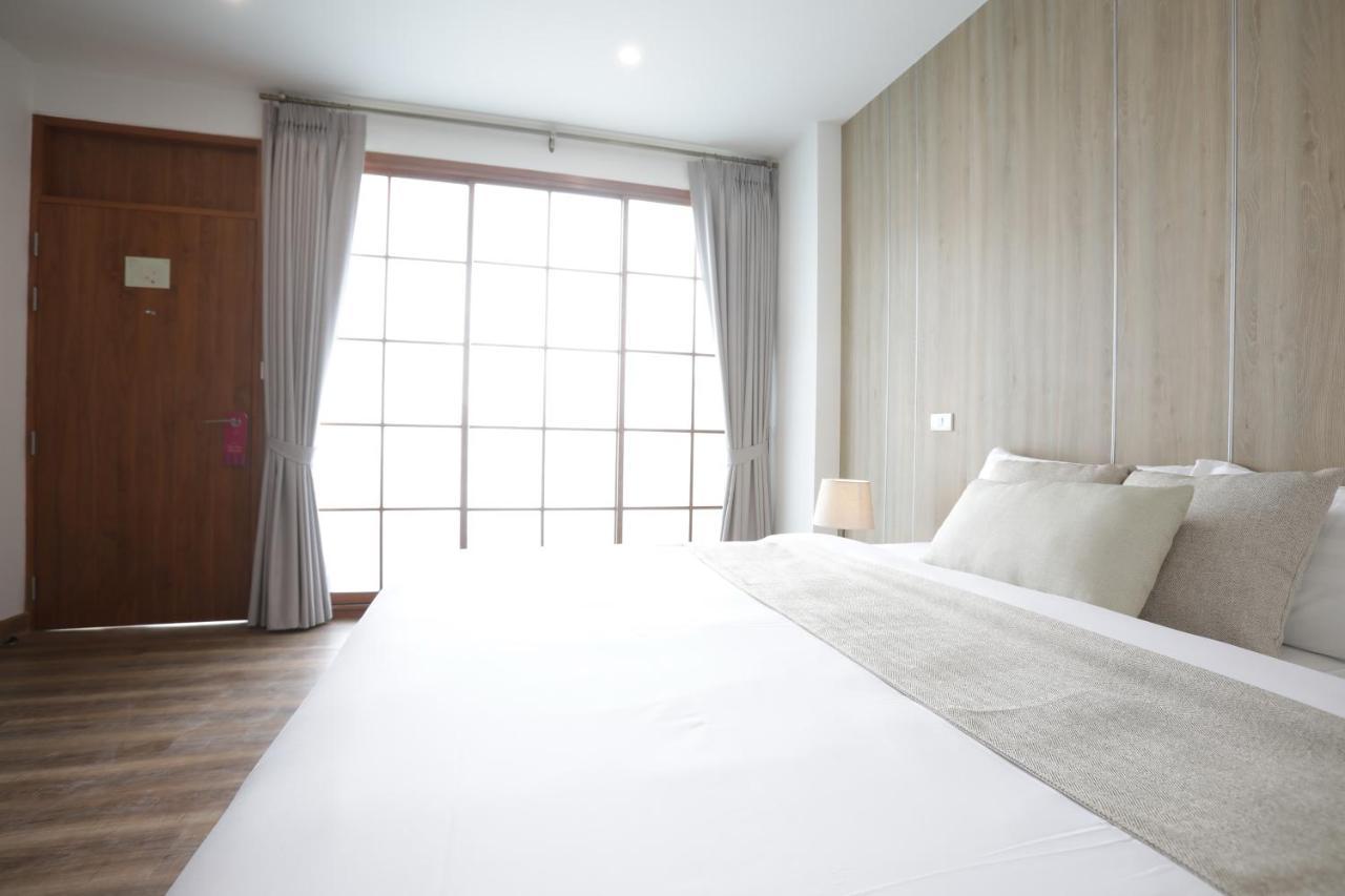 Four O'Clock Hotel Chiang Mai Extérieur photo